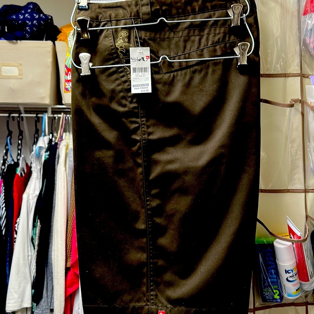 Brand new Quick Silver men’s brown shorts size 38